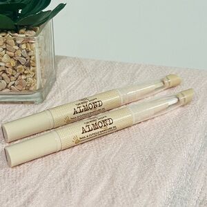 🤎THE BODY SHOP® - ALMOND
NAIL & CUTICLE MANICURE OIL💛